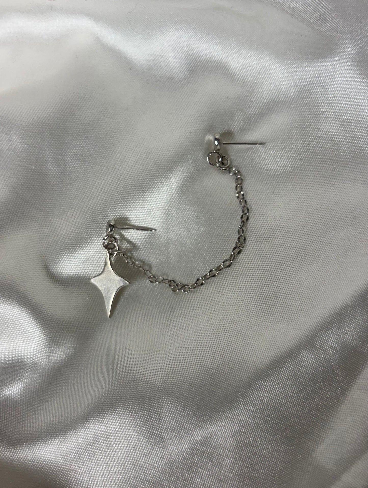 Single Star Cartilage Chain