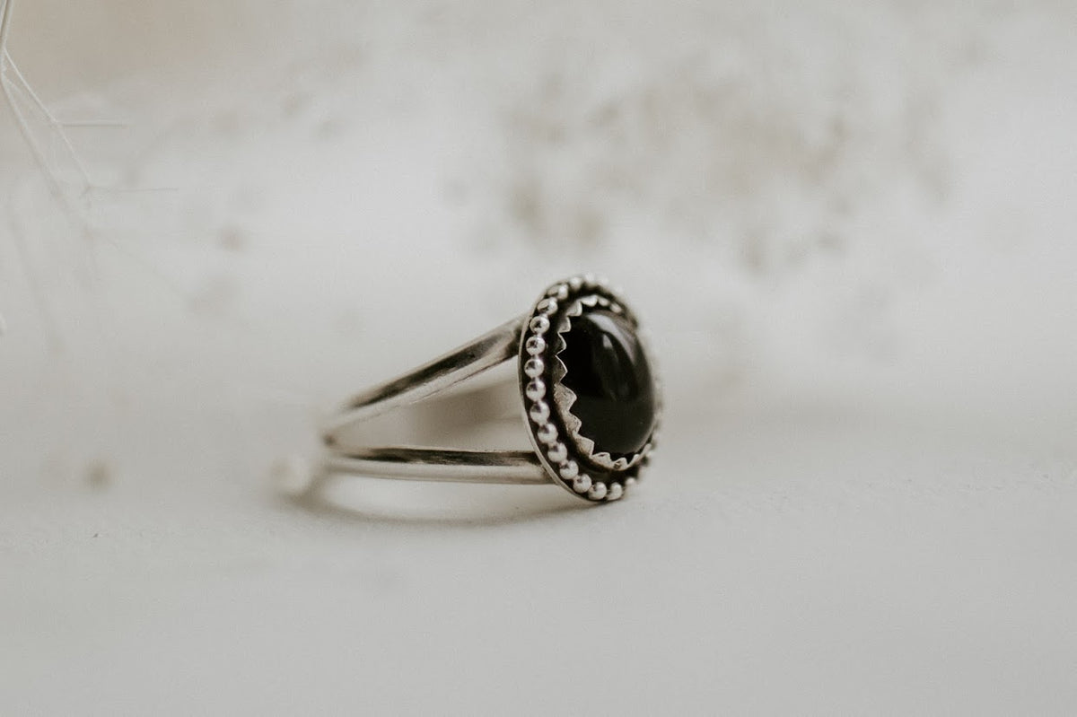 Vintage Style Silver Beaded Shadowbox Ring | Silver Split Band