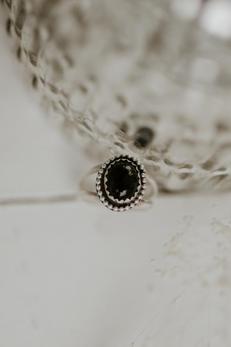 Vintage Style Silver Beaded Shadowbox Ring | Silver Split Band